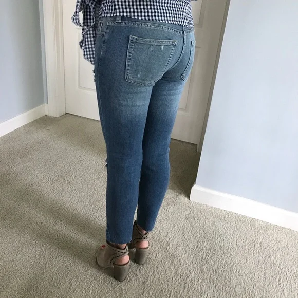 Distressed Ankle Length Jeans - Picture 3 of 8